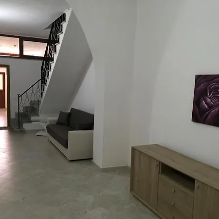 Via Garibaldi Tatil Evi *